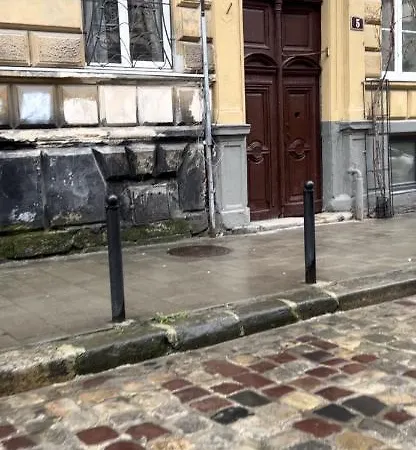 33/kotliarska Moisha House